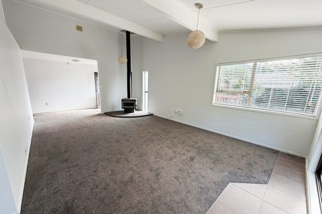 Photo of property in 13 Jenanne Place, Totara Vale, Auckland, 0629