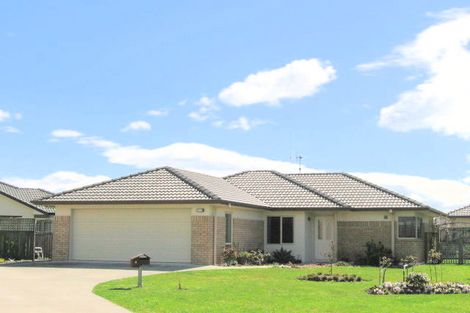 Photo of property in 4 Mcleod Place, Papamoa Beach, Papamoa, 3118