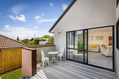 Photo of property in 2/12 Richards Avenue, Forrest Hill, Auckland, 0620