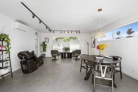 Photo of property in 904 East Coast Road, Northcross, Auckland, 0630