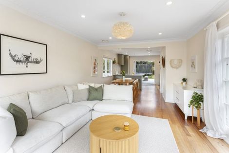 Photo of property in 31 Renata Crescent, Te Atatu Peninsula, Auckland, 0610