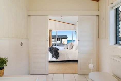 Photo of property in 2/4 Arkles Strand, Arkles Bay, Whangaparaoa, 0932