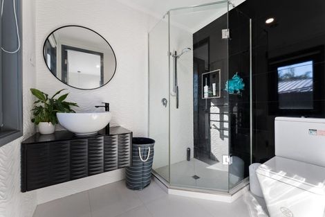 Photo of property in 48a Peter Terrace, Castor Bay, Auckland, 0620