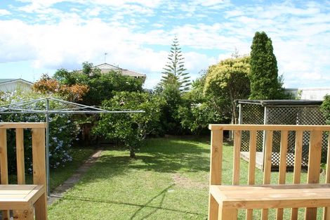 Photo of property in 71 Lynwood Road, New Lynn, Auckland, 0600
