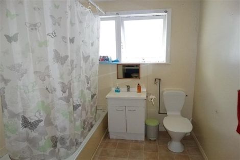 Photo of property in 17 Denver Avenue, Sunnyvale, Auckland, 0612