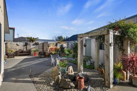 Photo of property in 8a Queenwood Road, Levin, 5510