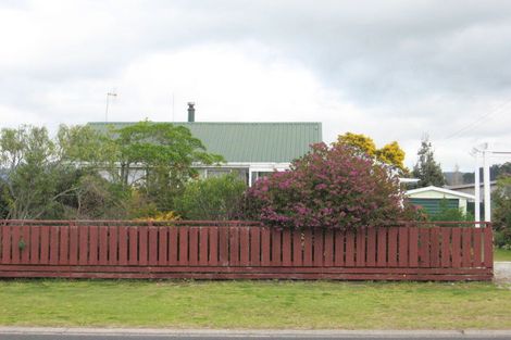 Photo of property in 213 Ocean Road, Whangamata, 3620