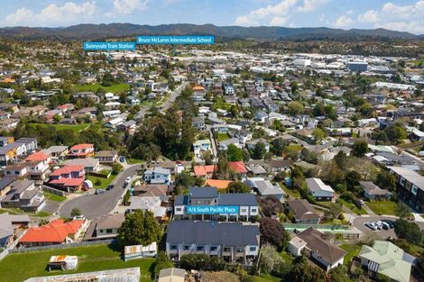 Photo of property in 4/6 South Pacific Place, Henderson, Auckland, 0612