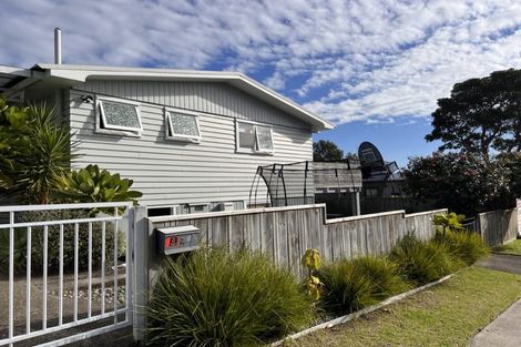 Photo of property in 2 Lindale Grove, Waikanae Beach, Waikanae, 5036
