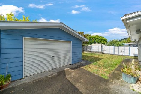Photo of property in 42 Hartford Crescent, Totara Park, Upper Hutt, 5018