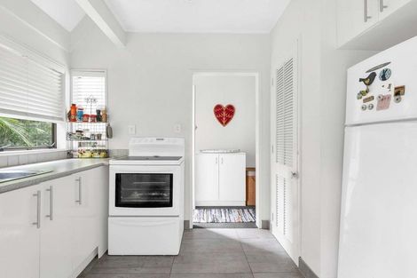 Photo of property in 13 Felstead Street, Birkenhead, Auckland, 0626