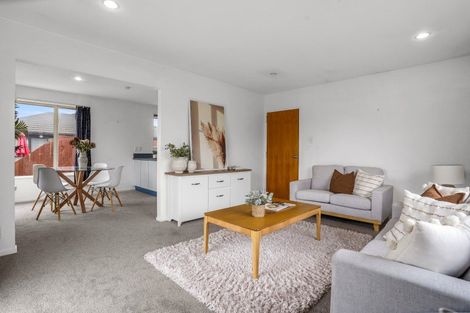 Photo of property in 17 Broadbent Street, Riccarton, Christchurch, 8041