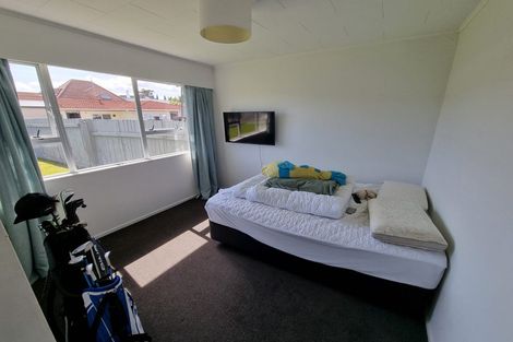 Photo of property in 48a Whites Line West, Woburn, Lower Hutt, 5010