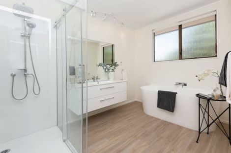 Photo of property in 9 Lastel Place, Shelly Park, Auckland, 2014