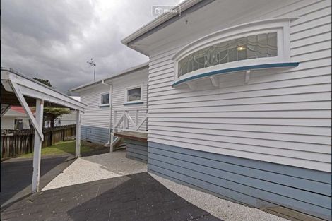 Photo of property in 23 Luckens Road, West Harbour, Auckland, 0618