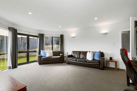 Photo of property in 6 Saunders Close, Whitby, Porirua, 5024