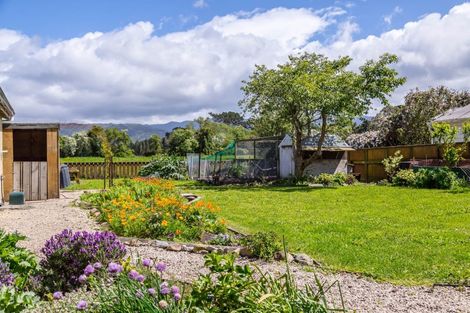 Photo of property in 6 South Featherston Road, South Featherston, Featherston, 5771