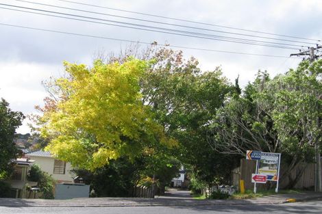 Photo of property in 1/2e Sunnynook Road, Sunnynook, Auckland, 0620