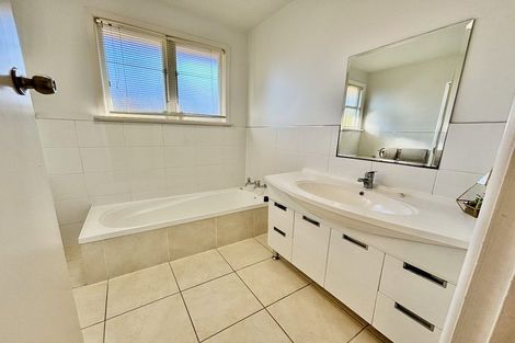Photo of property in 14 Newbridge Place, Ilam, Christchurch, 8041