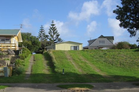 Photo of property in 42 Eruini Street, Waikanae Beach, Waikanae, 5036
