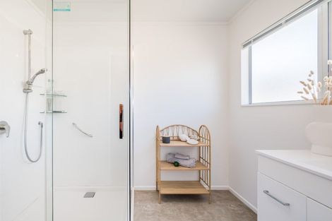 Photo of property in 24 Kapanui Road, Waikanae, 5036