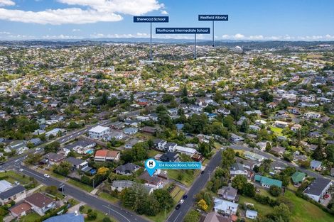 Photo of property in 1/4 Acacia Road, Torbay, Auckland, 0632