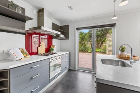 Photo of property in 27 Rospeath Crescent, Spotswood, New Plymouth, 4310