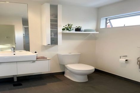 Photo of property in 76h Edmonton Road, Henderson, Auckland, 0612