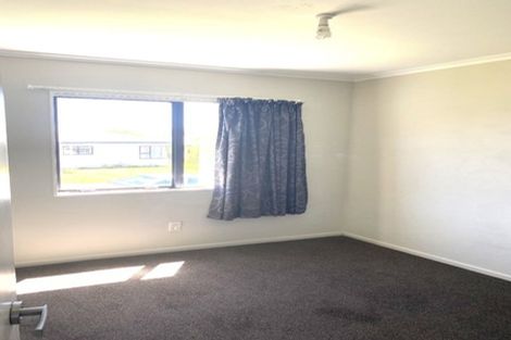 Photo of property in 10b Ted Gilberd Place, Newlands, Wellington, 6037