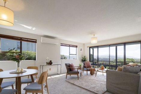 Photo of property in 44 Colchester Crescent, Newlands, Wellington, 6037