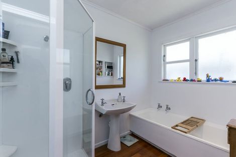 Photo of property in 95 Kenmore Street, Newlands, Wellington, 6037