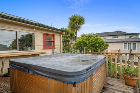 Photo of property in 1/230 East Coast Road, Forrest Hill, Auckland, 0620