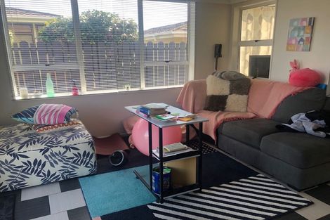 Photo of property in 27 Rewarewa Crescent, Waikanae, 5036