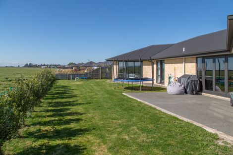 Photo of property in 7 Dundee Close, Darfield, 7510