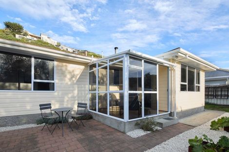 Photo of property in 79 Wiggins Street, Sumner, Christchurch, 8081