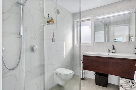 Photo of property in 22 Tiri Road, Milford, Auckland, 0620