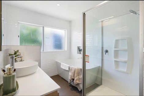 Photo of property in 16 Whitford Road, Howick, Auckland, 2014