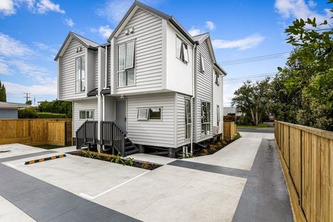 Photo of property in 1/51 Wharf Road, Te Atatu Peninsula, Auckland, 0610