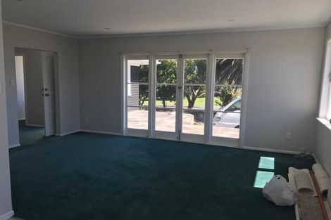 Photo of property in 61 Gloria Avenue, Te Atatu Peninsula, Auckland, 0610