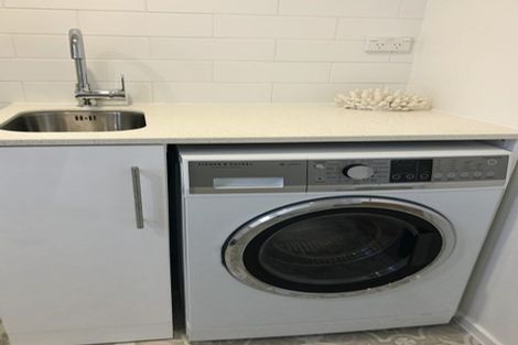 Photo of property in 1/90 Pupuke Road, Hillcrest, Auckland, 0627