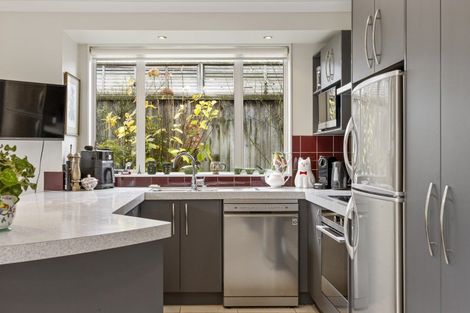 Photo of property in 2/12 Gradwell Place, Two Mile Bay, Taupo, 3330