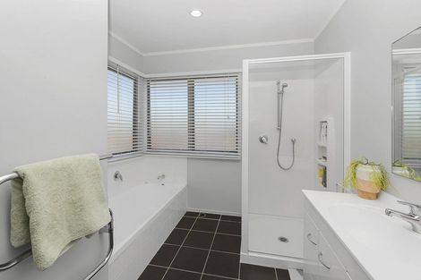 Photo of property in 2/143a Wiseley Road, West Harbour, Auckland, 0618