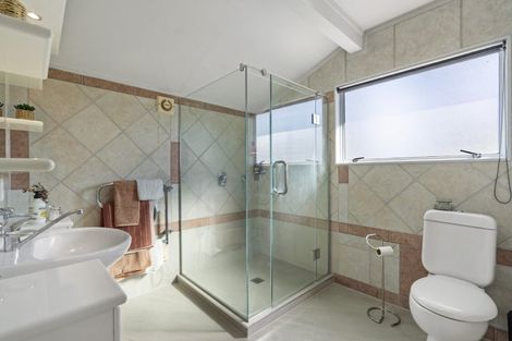 Photo of property in 23 Kiteroa Terrace, Rothesay Bay, Auckland, 0630