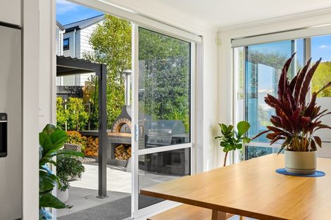 Photo of property in 69 Karepiro Drive, Stanmore Bay, Whangaparaoa, 0932