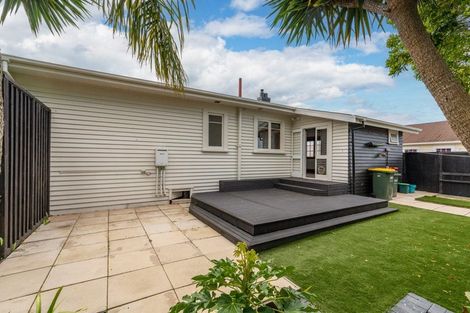 Photo of property in 180 Cambridge Road, Hillcrest, Hamilton, 3216