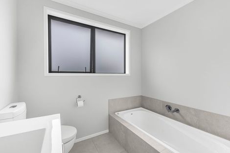 Photo of property in 14 Discovery Place, Marfell, New Plymouth, 4310