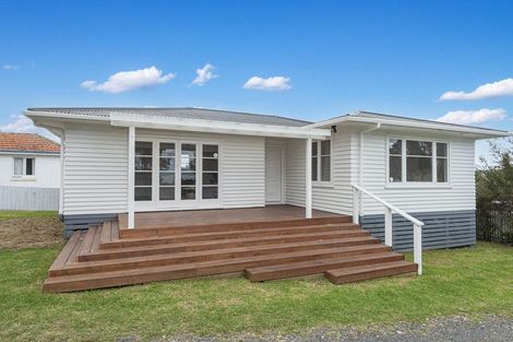 Photo of property in 1 Whimp Avenue, Onerahi, Whangarei, 0110