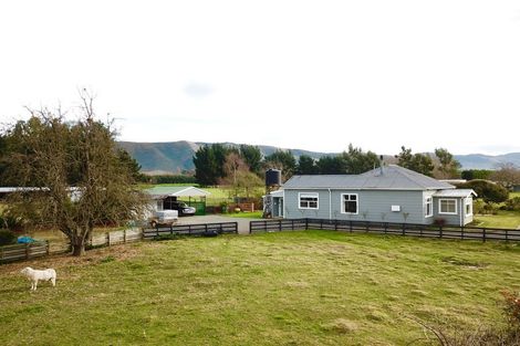Photo of property in 64 Waihao Back Road, Waimate, 7979