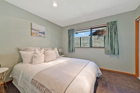 Photo of property in 7 Thicket Close, Redwood, Christchurch, 8051