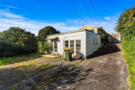 Photo of property in 32 Sullivan Avenue, Mangere Bridge, Auckland, 2022